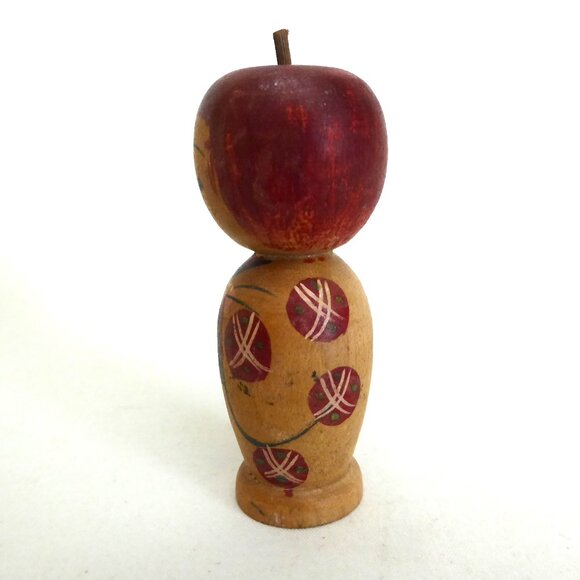 VINTAGE JAPANESE JAPAN 2.5” KOKESHI HAND CARVED PAINTED WOOD APPLE DOLL - Picture 6 of 9